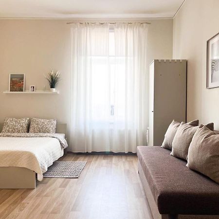 Cosy Apartment In Riga With Free Parking Luaran gambar