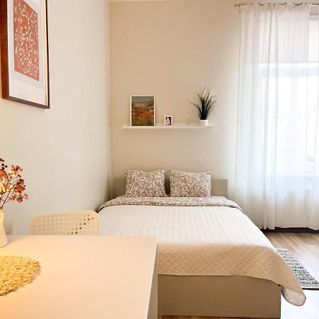 Cosy Apartment In Riga With Free Parking Luaran gambar