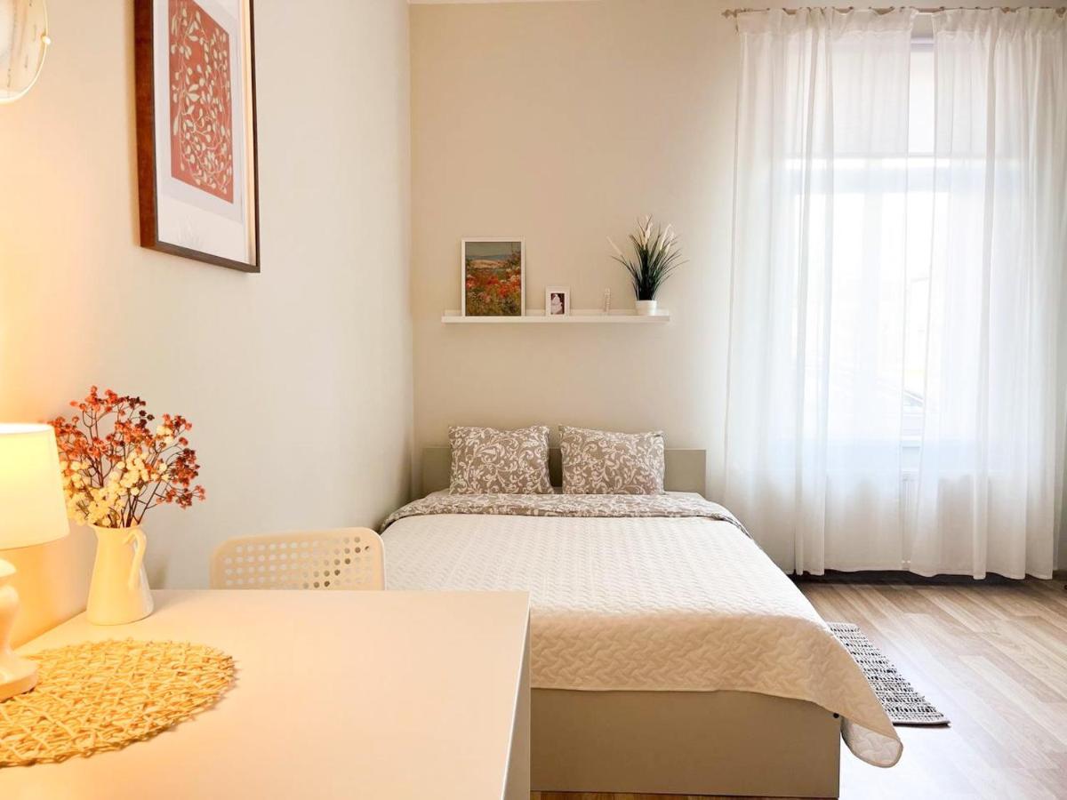 Cosy Apartment In Riga With Free Parking Luaran gambar